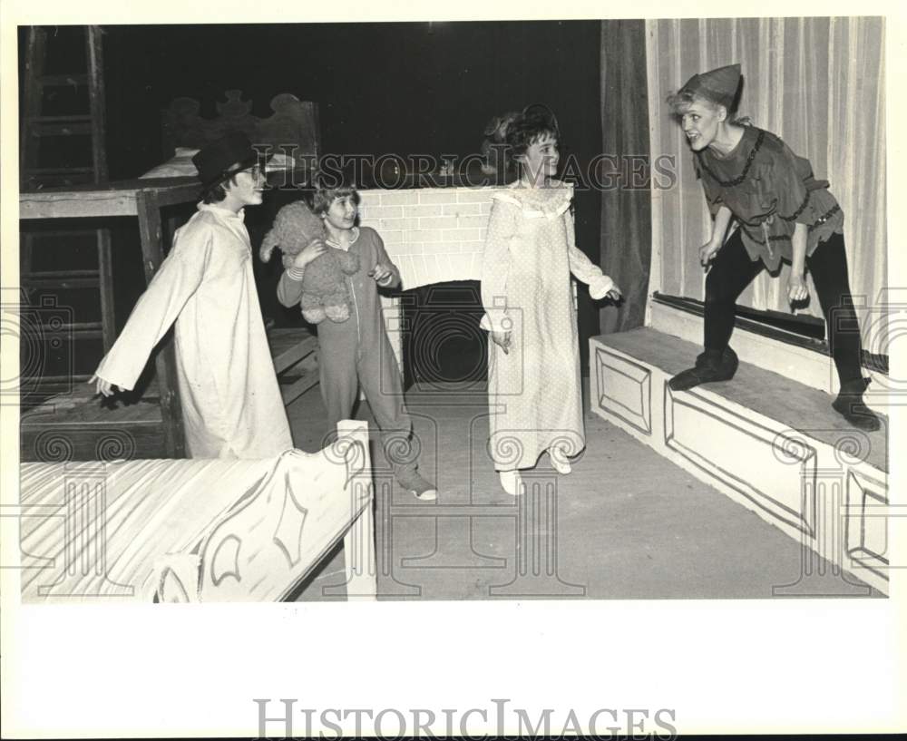 1986 Press Photo Staten Island Shakespearean Theater production of &quot;Peter Pan&quot; - Historic Images