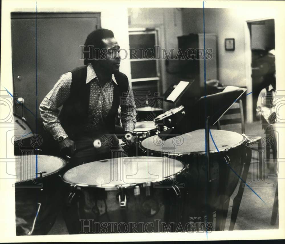 1982 Press Photo Tympanist Wilson Moorman of Wagner College Music Department - Historic Images