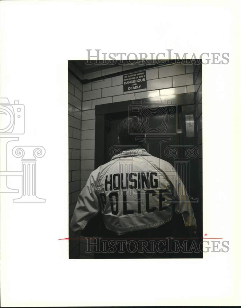 Press Photo Housing Police Officer at Projects - Historic Images