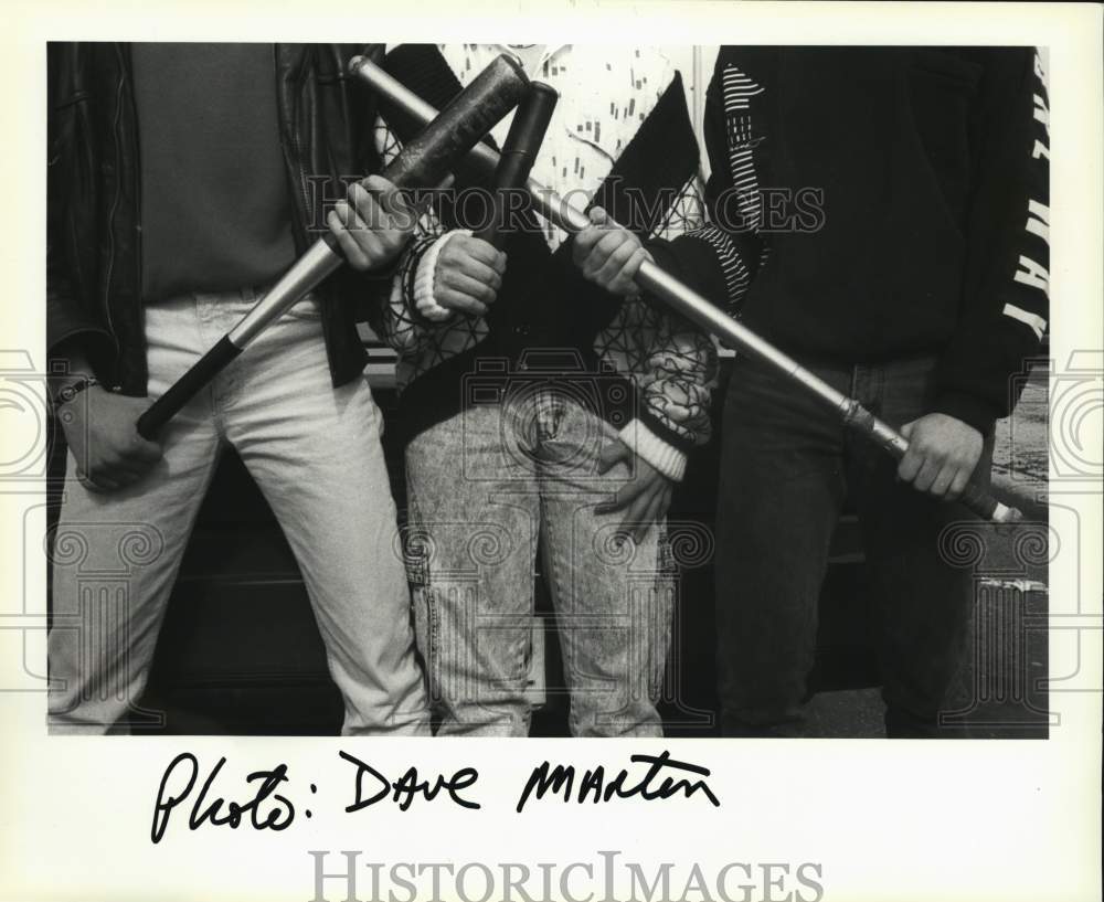 1991 Press Photo Youths holding a baseball bat &amp; clubs as weapons - Historic Images