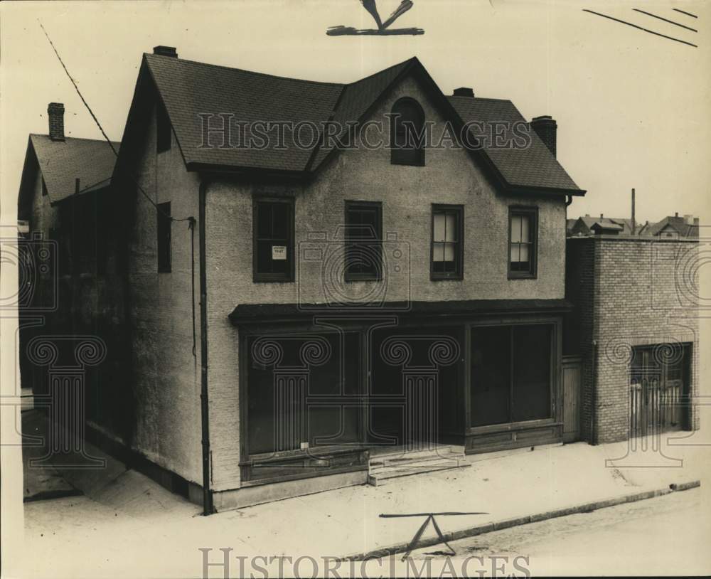 Press Photo Old West Brighton Library exterior view, State Street - sia10232 - Historic Images