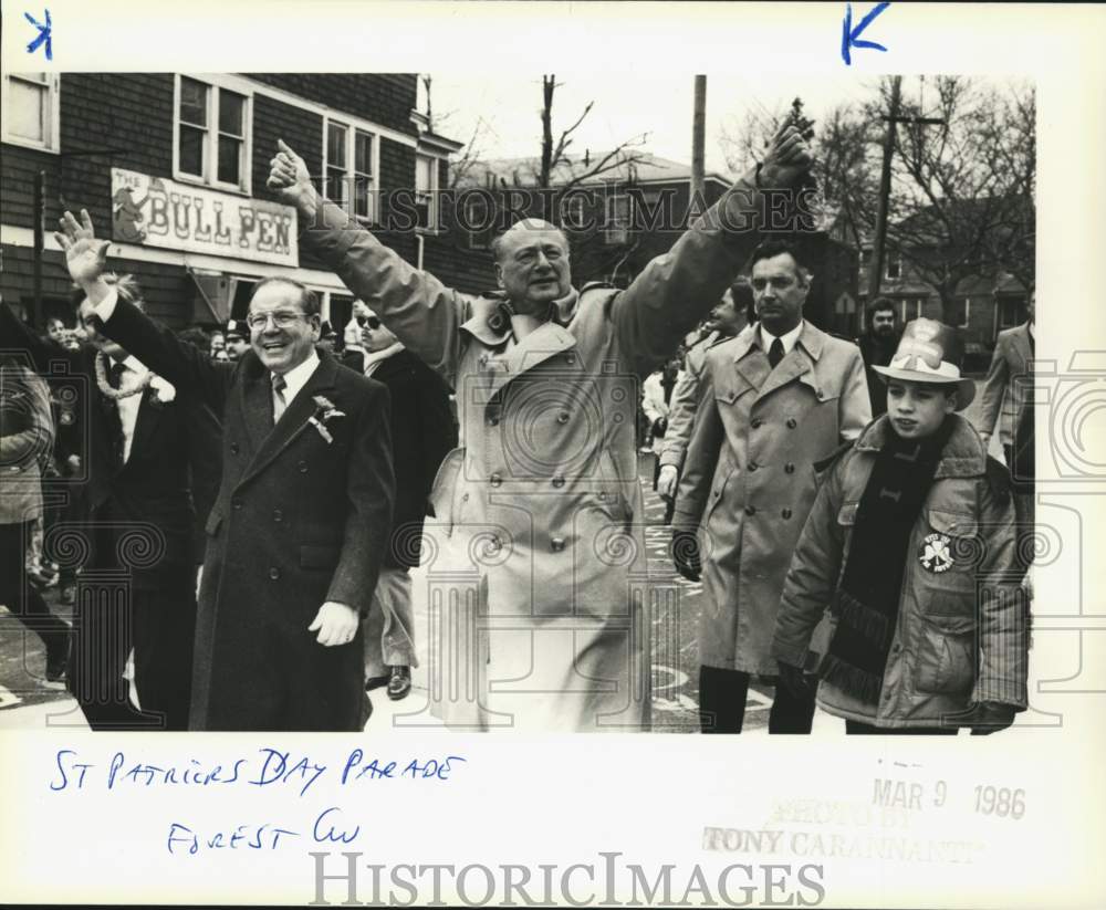 1986 Press Photo Mayor Edward I. Koch &amp; group in St. Patrick&#39;s Day Parade- Historic Images