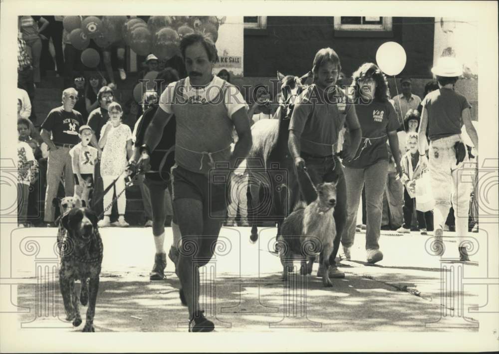 1987 Press Photo Man's Best Friend Race at the Richmond County Fair, New York- Historic Images