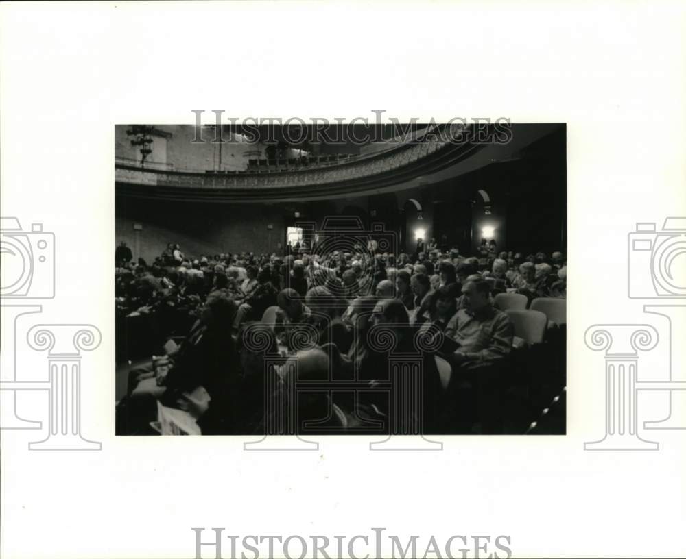 1998 Press Photo Audience at a Snug Harbor event - sia12058 - Historic Images