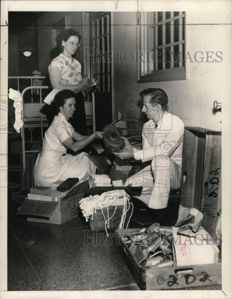 1950 Staff members pack up at Halloran Hospital-Historic Images