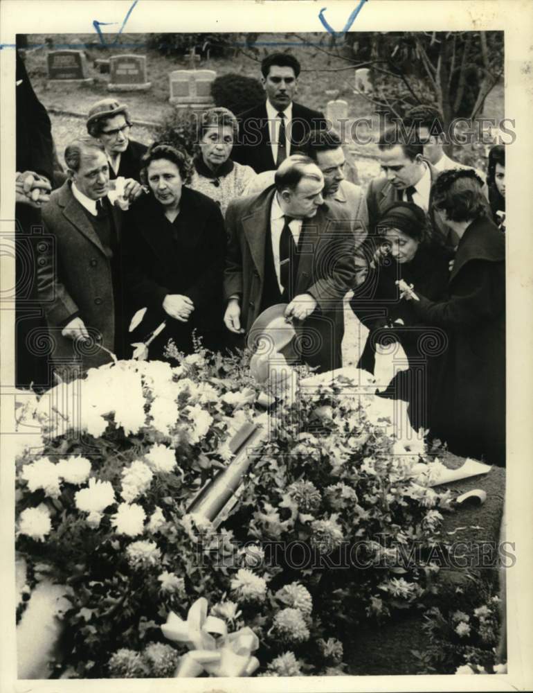 1959 Franks Giarletta & family mourn at Giarletta funeral gravesite-Historic Images