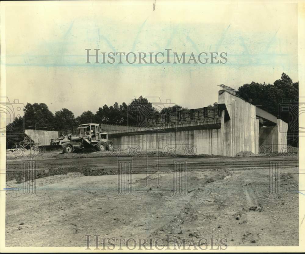 1961 Clove Lakes Expressway construction progress-Historic Images