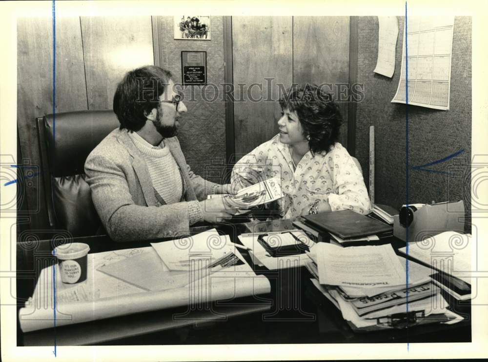 1985 Press Photo Alan & Joni Elenson in Plymouth Mills main office - sia16324- Historic Images