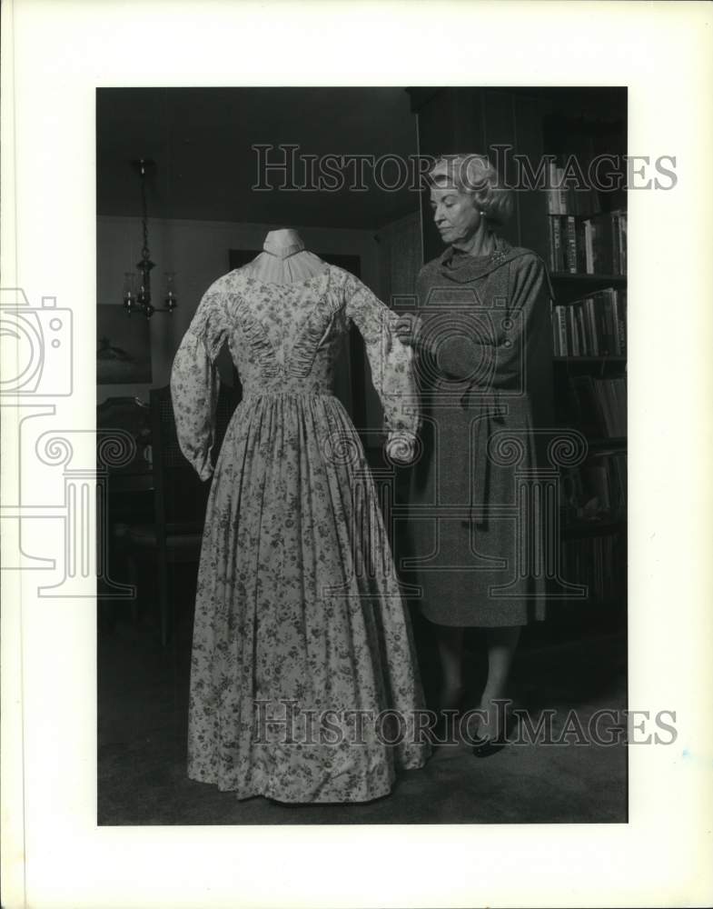 1991 Press Photo Mable MacDonald admiring a costume - sia18065 - Historic Images