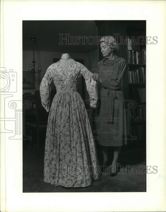 1991 Press Photo Mable MacDonald admiring a costume - sia18065 - Historic Images