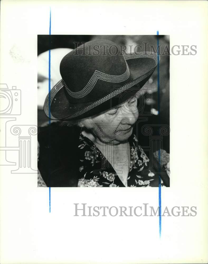 1991 Sara Yorysh modeling a hat-Historic Images