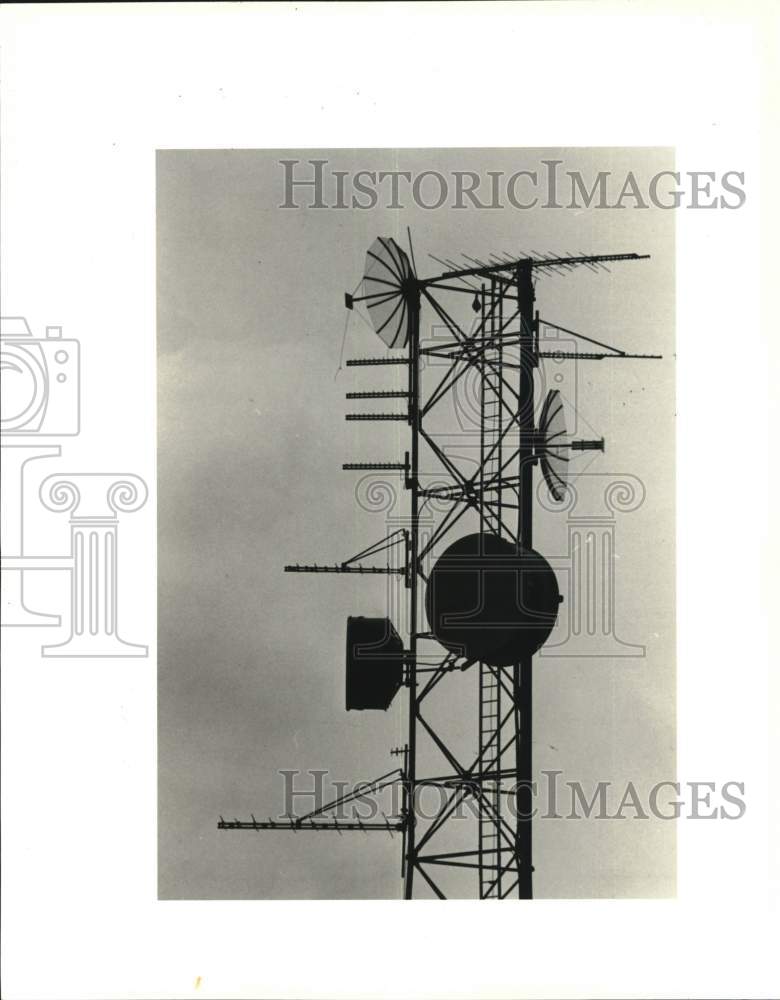1989 Press Photo View of a Cable Company Transmitter tower, Travis - sia20884 - Historic Images