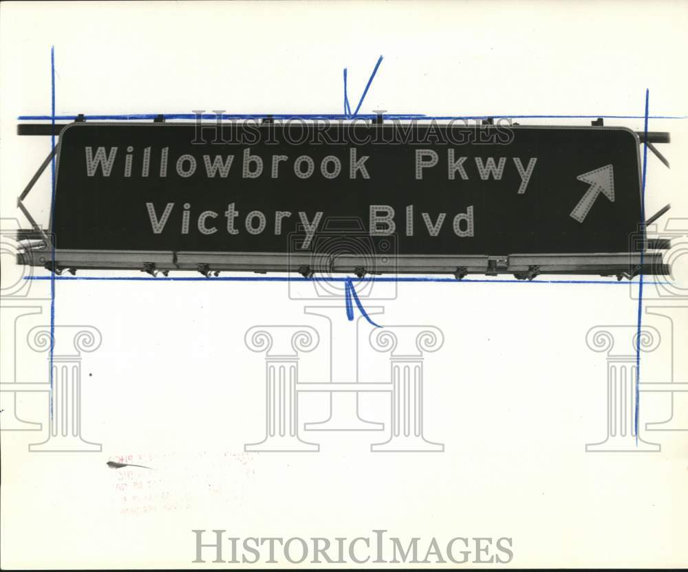 1964 Willowbrook Parkway / Victory Boulevard Highway Exit Sign-Historic Images