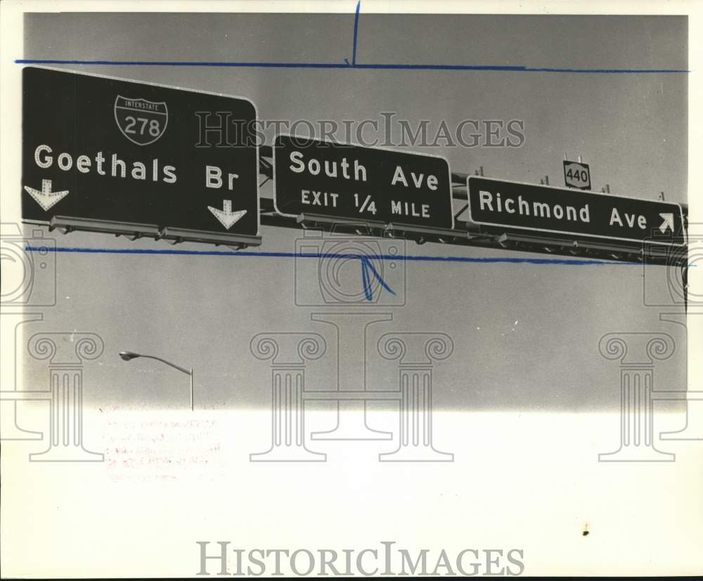 1964 Goethals Bridge, South Avenue &amp; Richmond Avenue highway signs-Historic Images