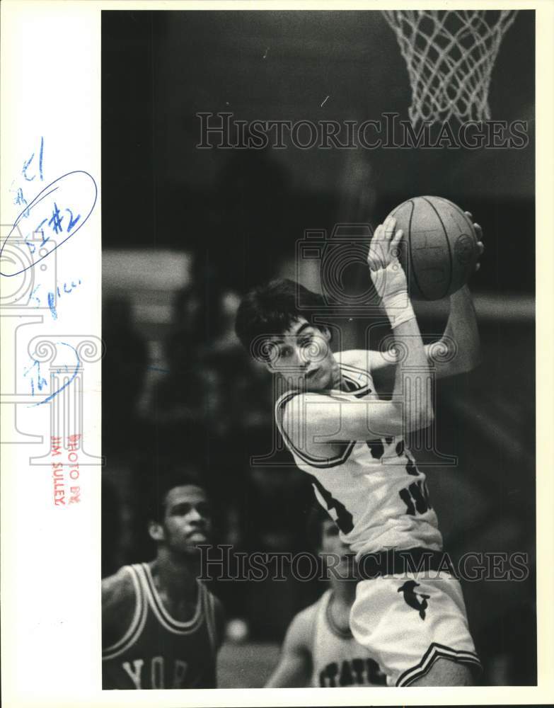 Press Photo College of Staten Island Basketball Against York College - sia23354 - Historic Images