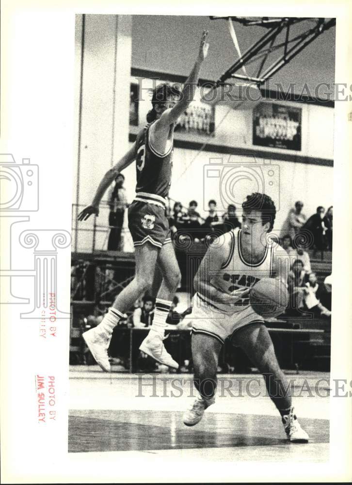 Press Photo College of Staten Island Basketballer Pat Muller Versus Cortland - Historic Images