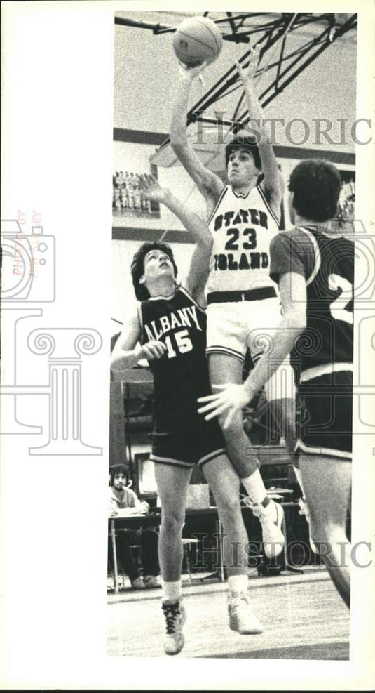 Press Photo College of Staten Island Basketballer