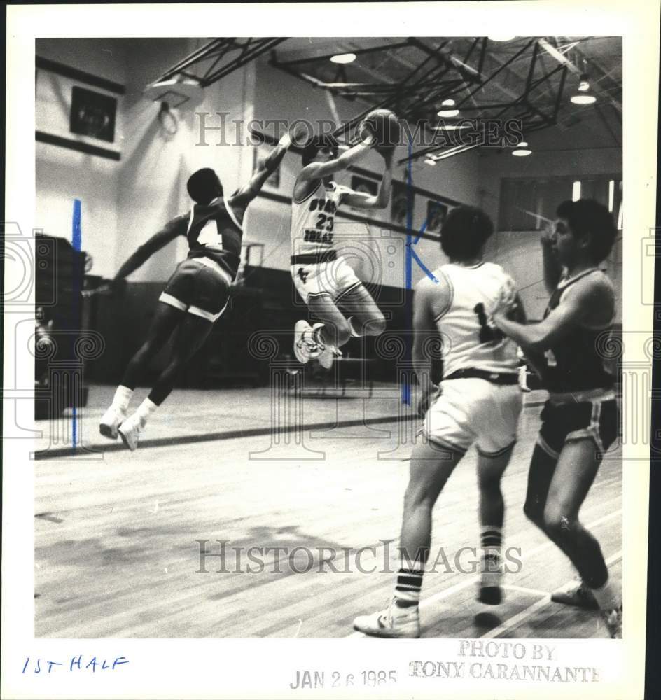 1985 Press Photo College of Staten Island Basketball Player #23 Jumps for Shot - Historic Images