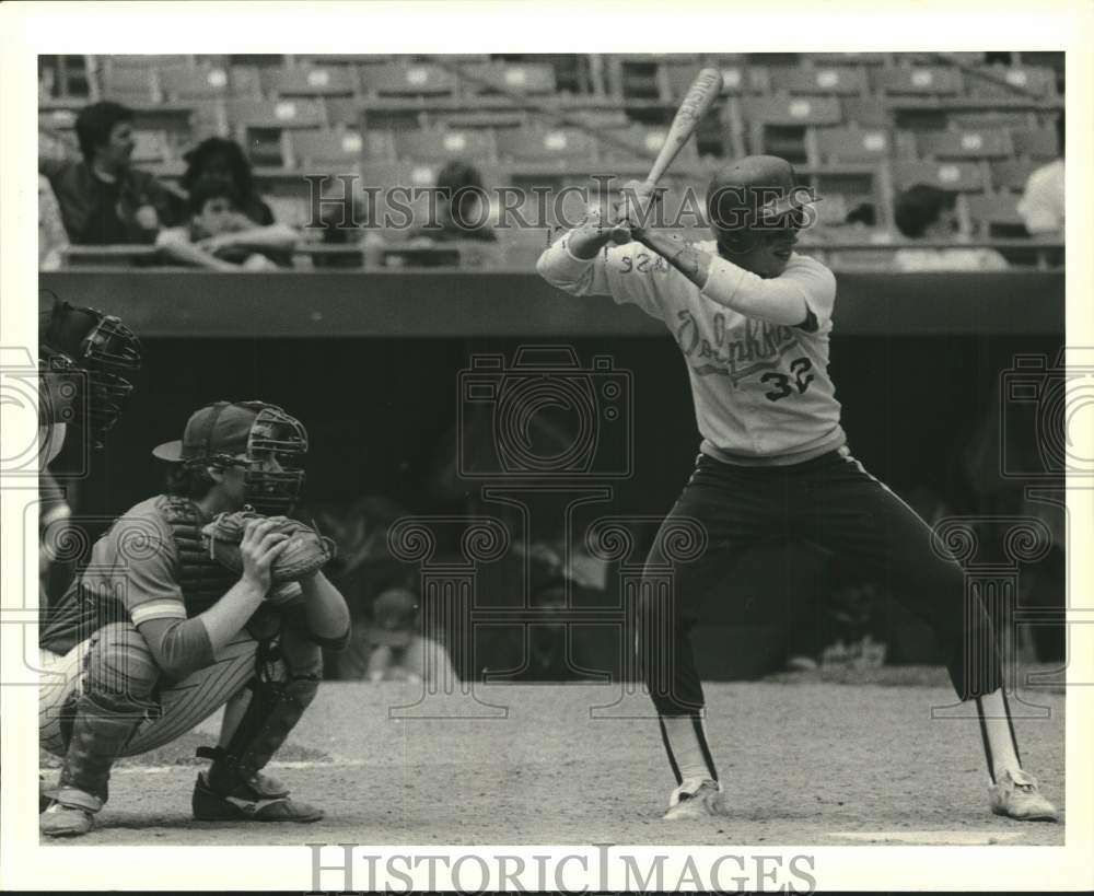 1986 Press Photo College of Staten Island Baseball player at bat - sia23664 - Historic Images