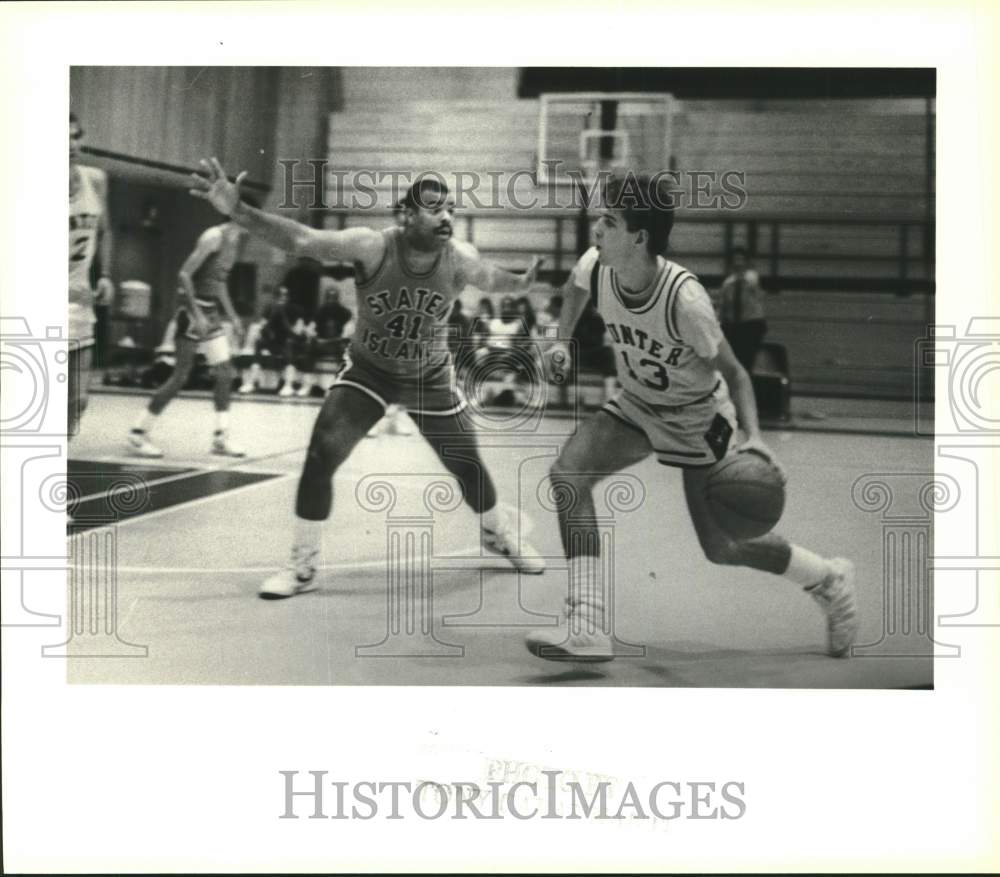 1986 Press Photo College of Staten Island Basketball game action - sia24312 - Historic Images