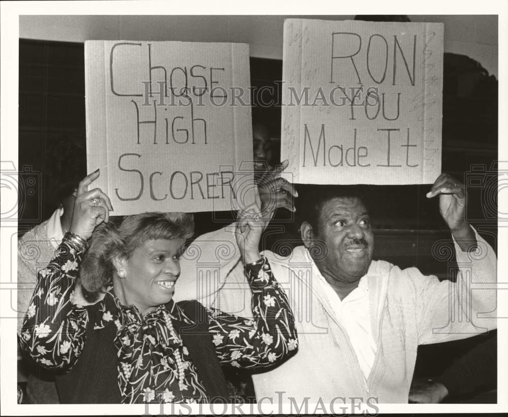 1986 Press Photo Evelyn &amp; Robert Chase at a College of Staten Island game - Historic Images