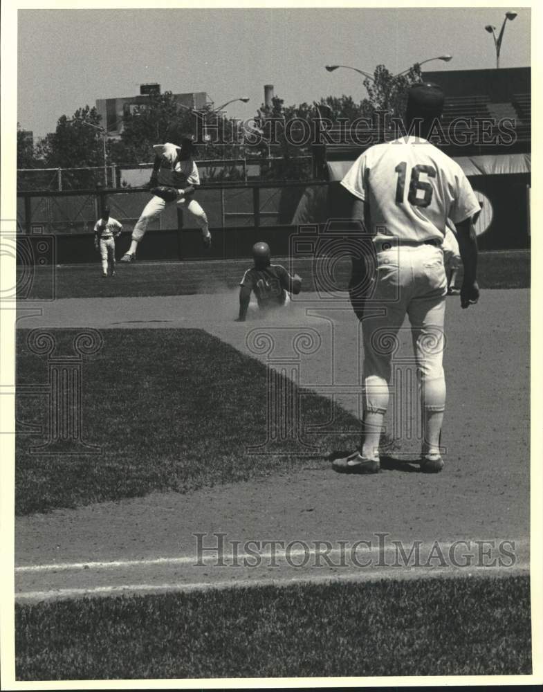 Press Photo A baseball game - sia24321 - Historic Images
