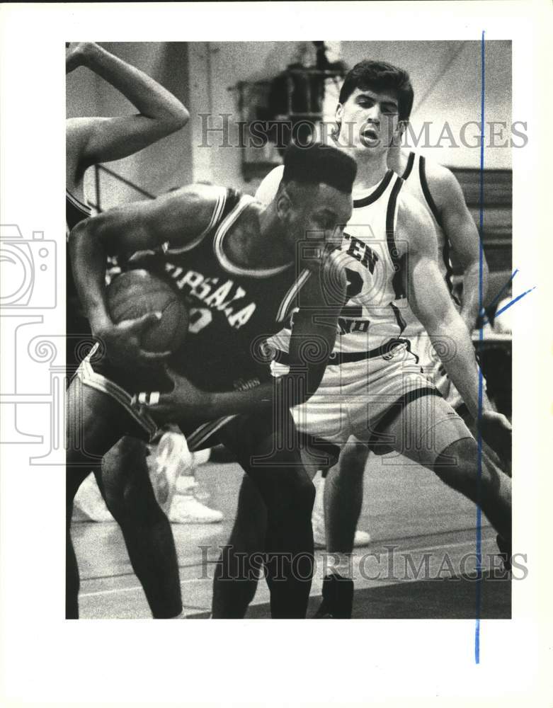 1990 Press Photo College of Staten Island Basketball&#39;s Tom Fricke Versus Upsala- Historic Images