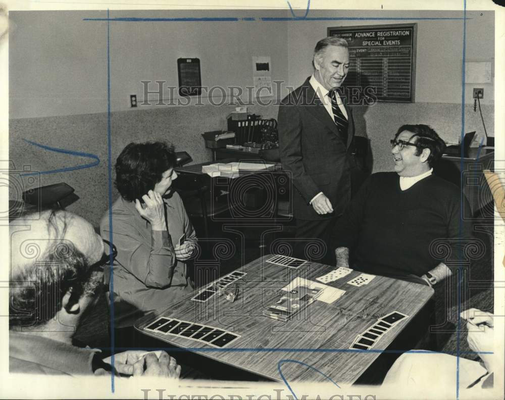 1978 Press Photo Governor Carey Jokes With Snug Harbor Bridge Club Members- Historic Images