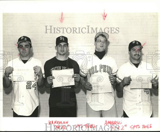 Press Photo College of Staten Island Dolphins Baseball Player - sia26443 - Historic Images