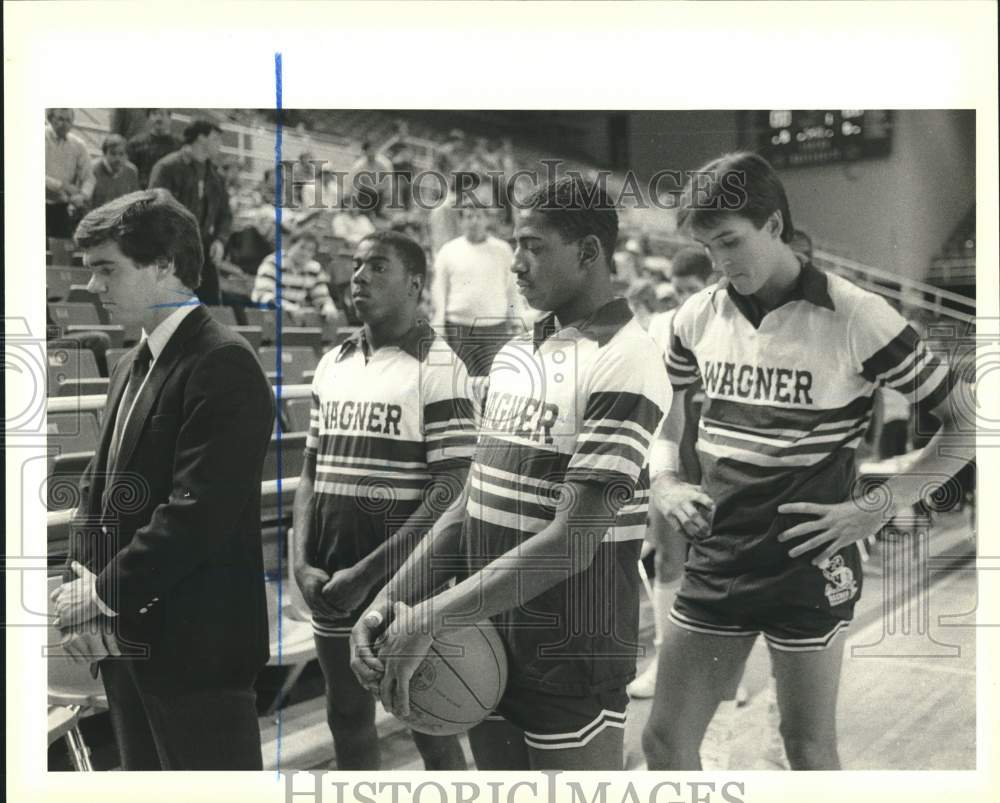 1984 Press Photo Wagner College Basketball Players with Their - sia26623 - Historic Images