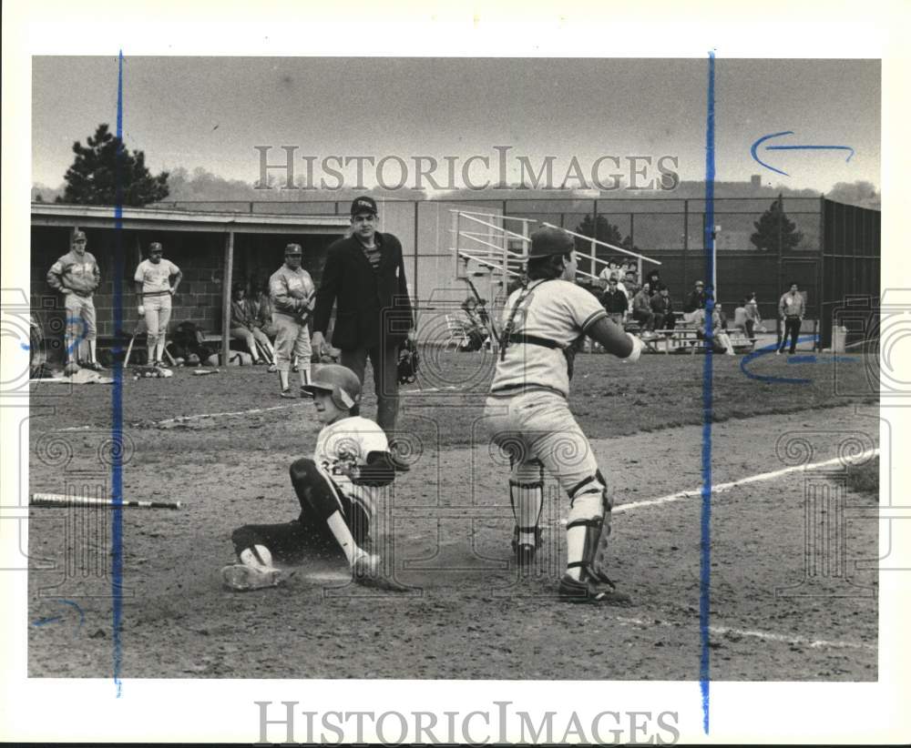 1985 Press Photo College of Staten Island Baseball Versus John Jay College - Historic Images