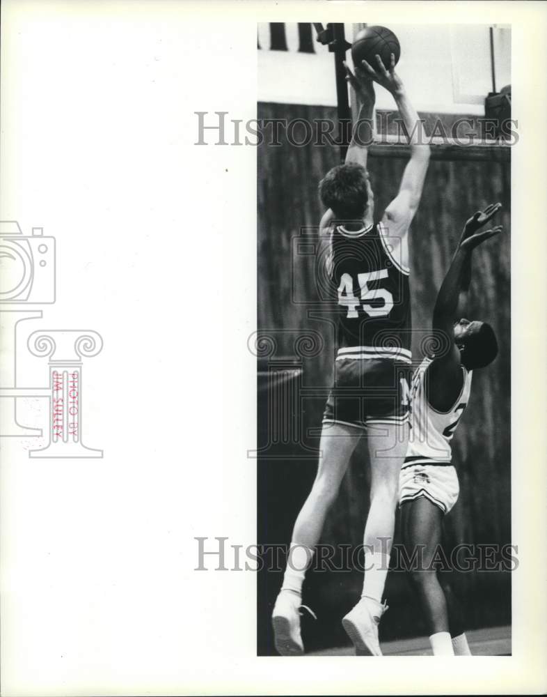 Press Photo Wagner College Basketball Game Play With Marist College - Historic Images