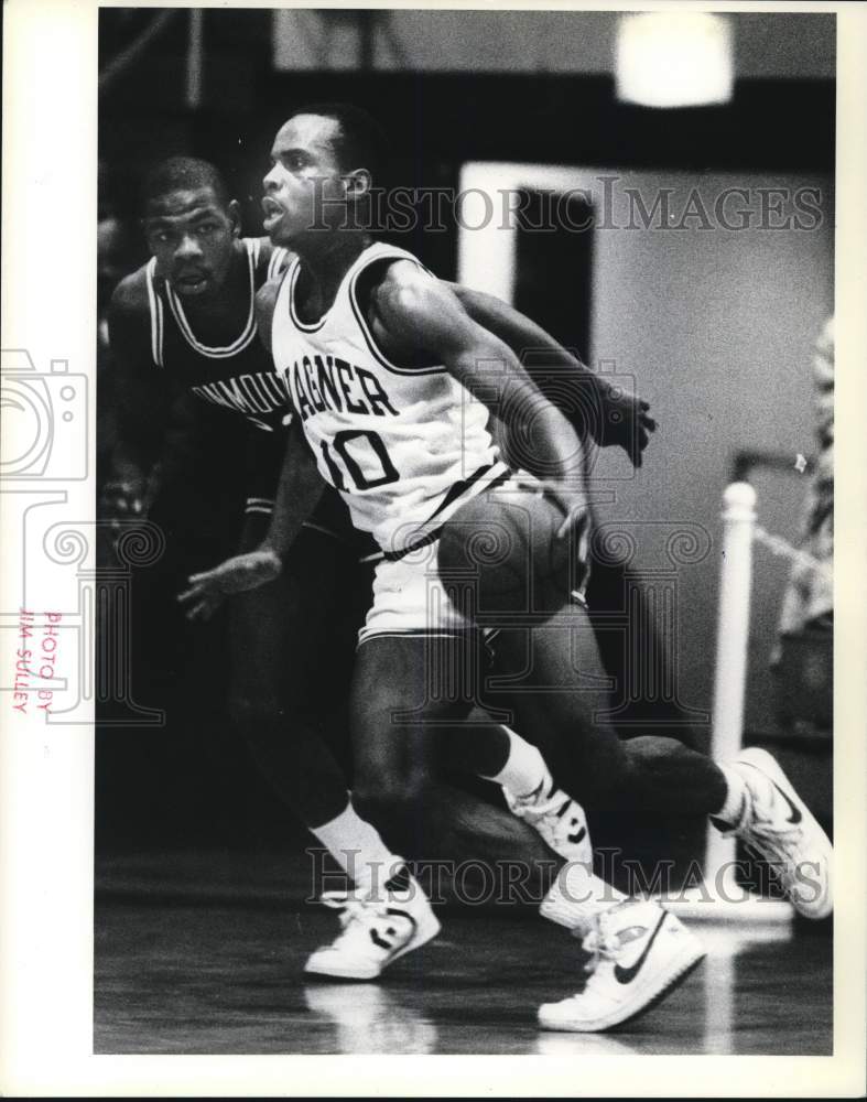 Press Photo Wagner Basketball Player Omar Johnson with James Hinnant at Game- Historic Images