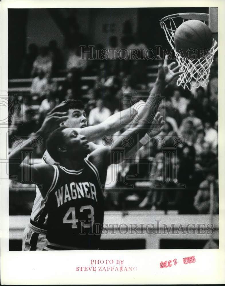 1985 Press Photo Wagner Basketball Team Player at Game - Historic Images