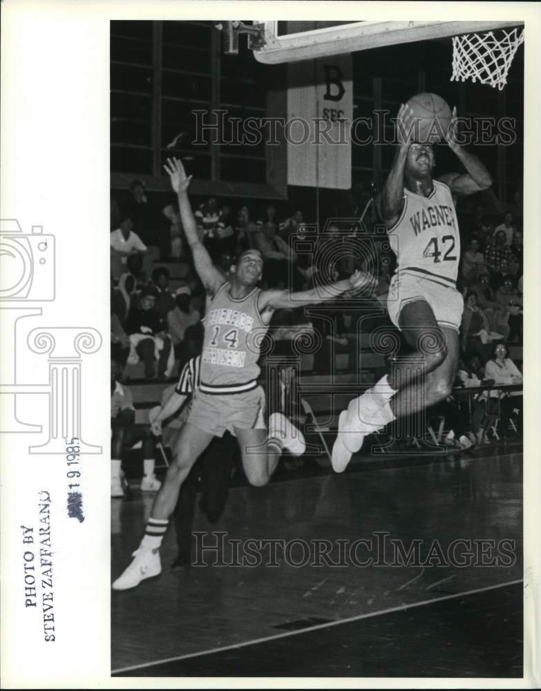 1985 Press Photo Wagner College Basketball Team Player Number Forty Two at Game - Historic Images
