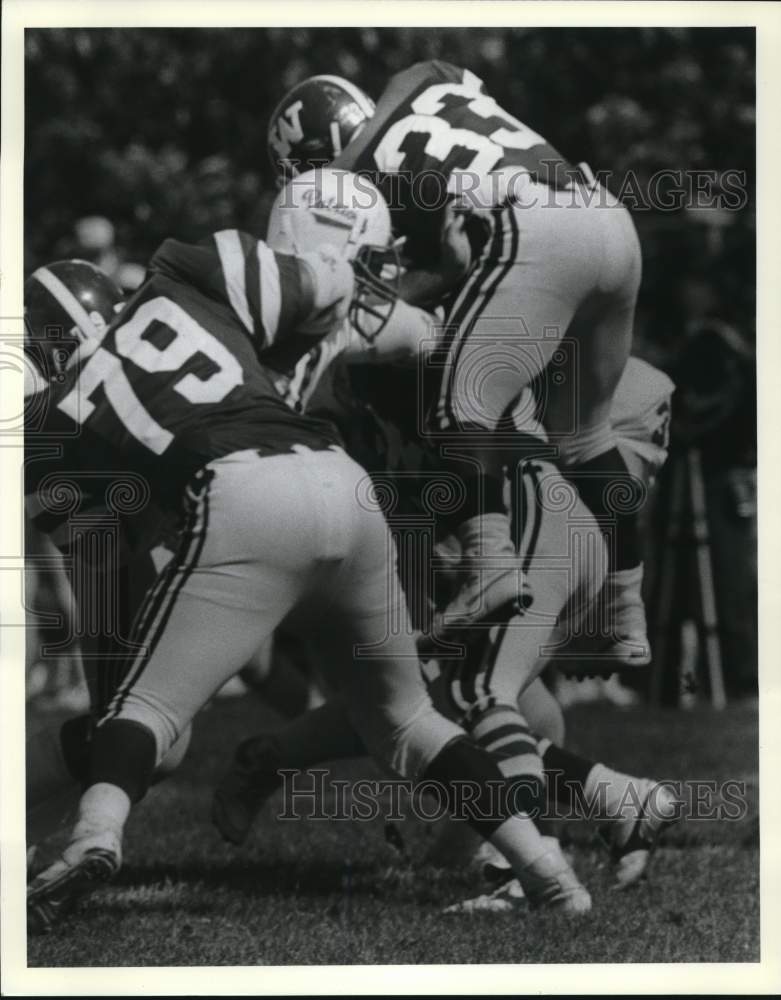 1985 Press Photo Wagner Football Players Make Game Tackle - Historic Images