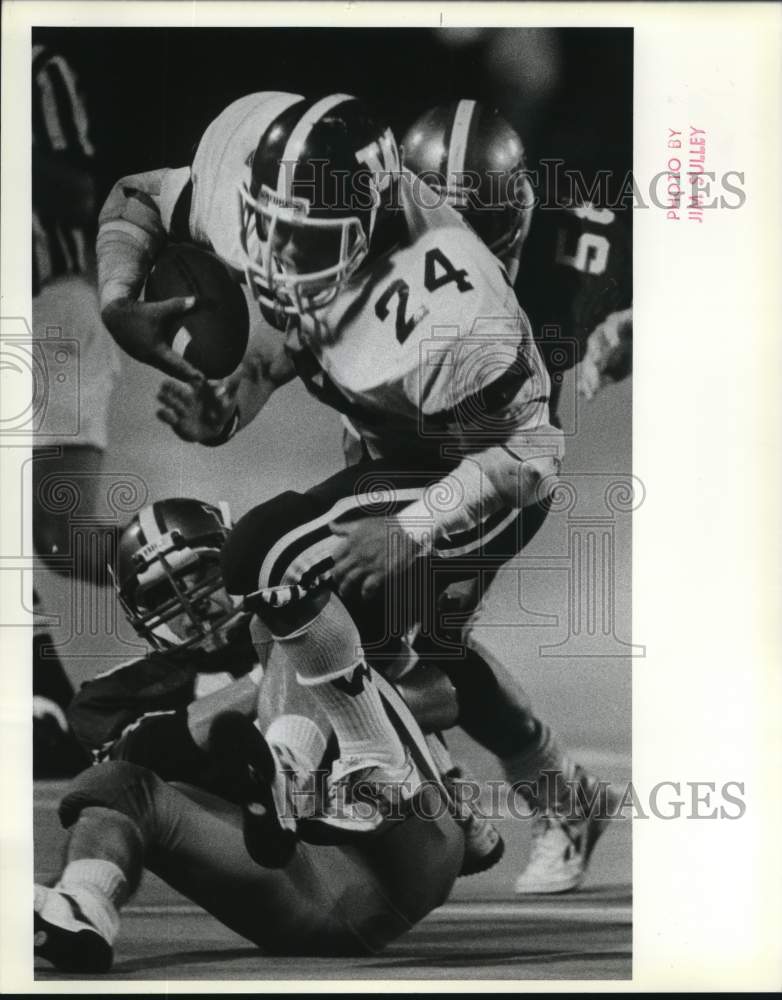 Press Photo Wagner Football Player Number Twenty Four at Game - Historic Images