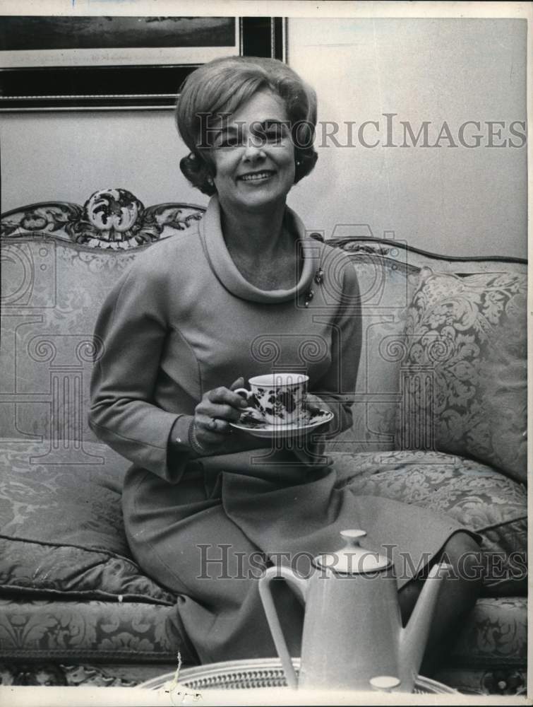 1968 Press Photo Mrs. Marvin Watson, New Postmaster General's Wife - sia30490 - Historic Images