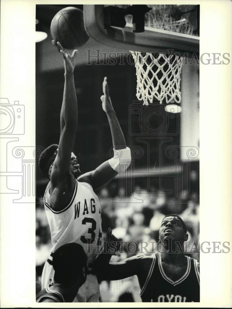 Press Photo Wagner College Basketball&#39;s #34 Nick Frederick Shoots Over Loyola - Historic Images