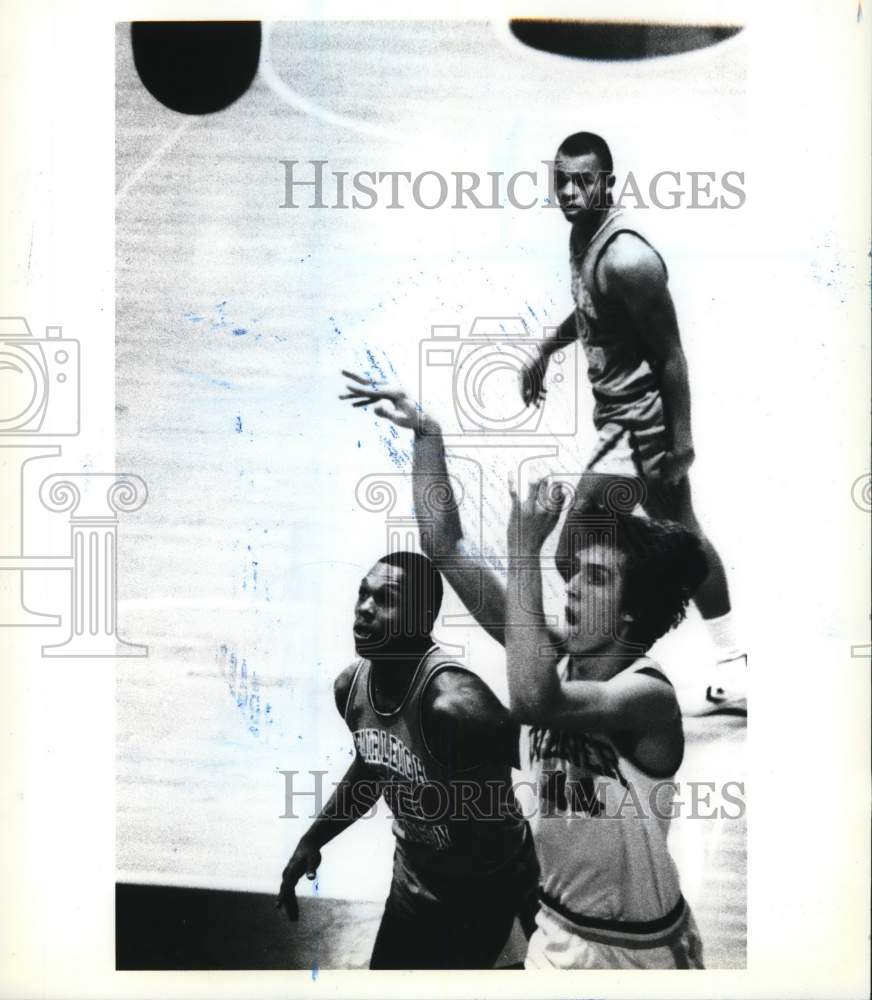 1983 Press Photo Wagner College Basketball Game Action - sia31833- Historic Images