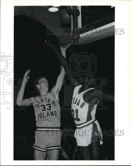 Press Photo College of Staten Island Basketball