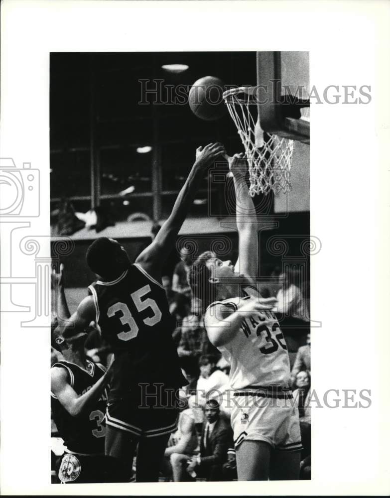 1989 Press Photo Wagner College Basketball Game Action Versus Brooklyn Kingsmen - Historic Images