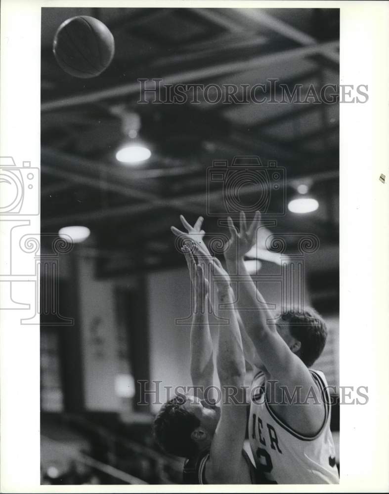 Press Photo Wagner College Basketball Game Versus Loyola University - sia32079- Historic Images