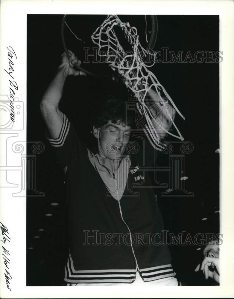 Press Photo CSI basketball's Terry Brennan cuts down net after victory - Historic Images
