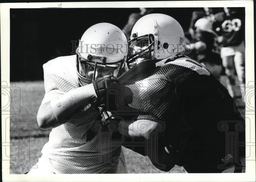 Press Photo Wagner College football team engages in intramural scrimmage - Historic Images