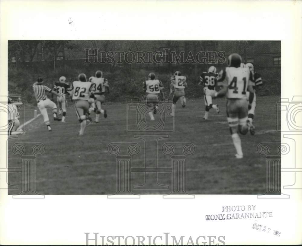1984 Press Photo John Chaney, Wagner College Football Player in Game Action - Historic Images