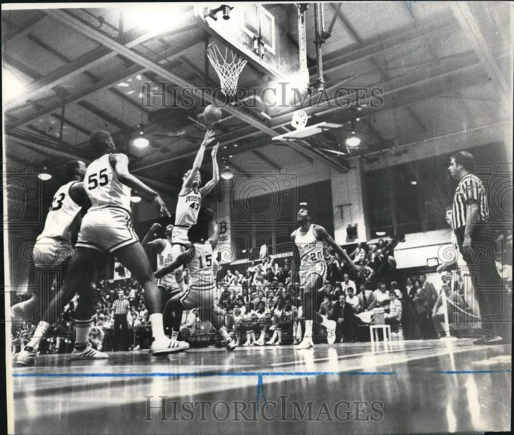 1981 Press Photo Wagner College Basketball Game Action Against Baltimore - Historic Images