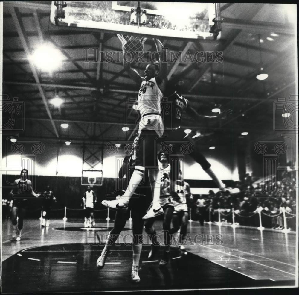 1981 Press Photo Wagner College Basketball Game Action- Historic Images