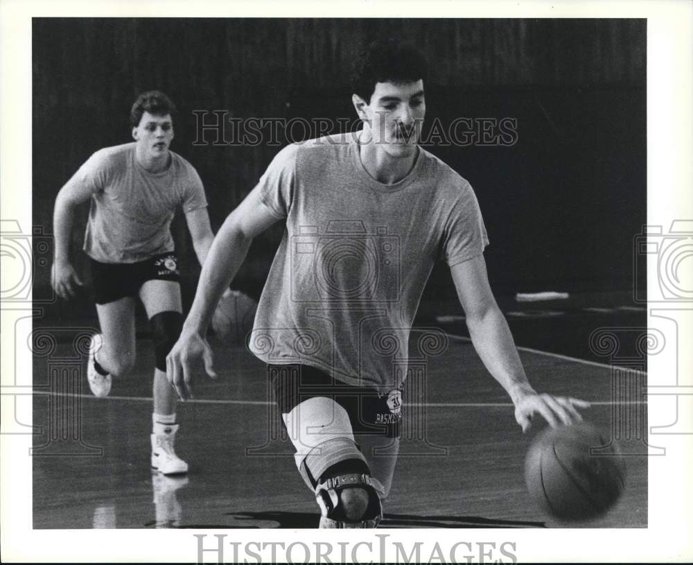 1989 Press Photo Wagner College Basketball Dean Borges &amp; Gerald Fraser Practice- Historic Images