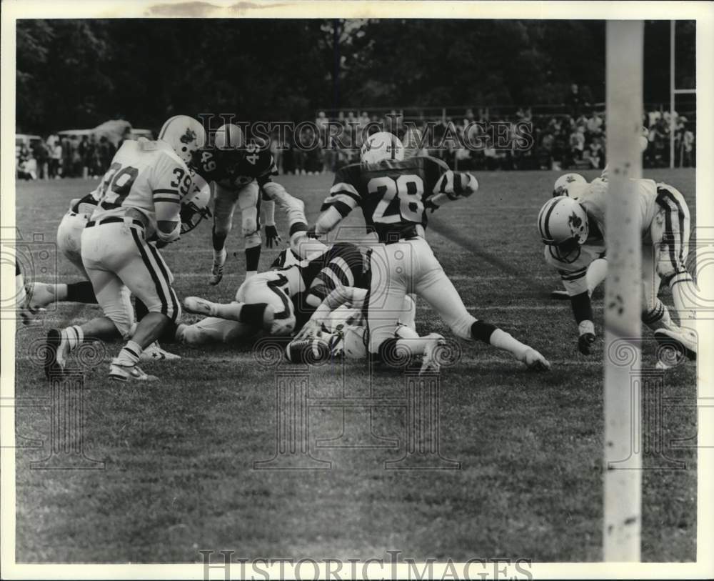 1984 Press Photo Wagner College Football Game Action - Historic Images